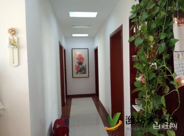 金馬路與健康街一樓帶一百多平米的大院子帶車庫車位