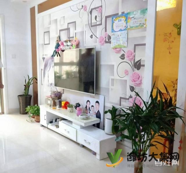 晨晟世紀城客廳朝陽 精裝修 92平方 房源精裝兩室