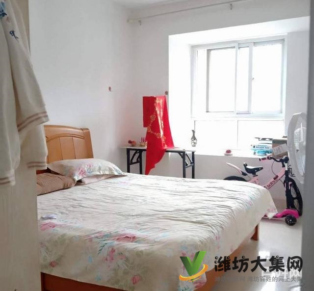 晨晟世紀城客廳朝陽 精裝修 92平方 房源精裝兩室