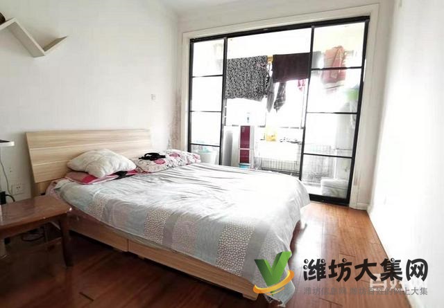 圣榮廣場西區電梯房115平三室兩廳客廳帶大飄窗 帶