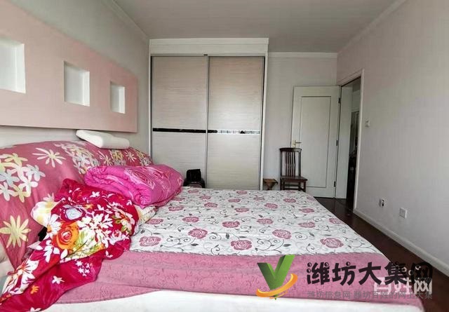 圣榮廣場西區電梯房115平三室兩廳客廳帶大飄窗 帶