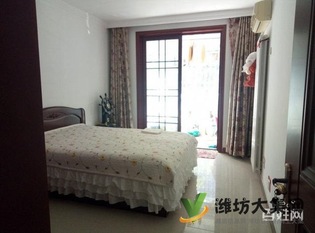 金馬路與健康街一樓帶一百多平米的大院子帶車庫車位