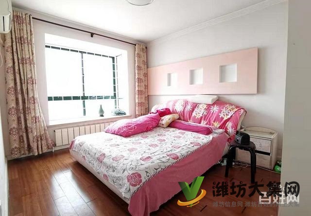 圣榮廣場西區電梯房115平三室兩廳客廳帶大飄窗 帶