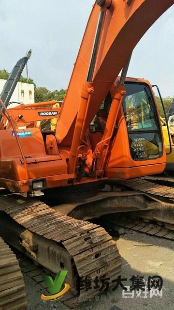 斗山220-7二手挖掘機(jī)動力強(qiáng)勁全國包送