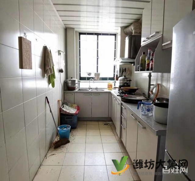 圣榮廣場西區電梯房115平三室兩廳客廳帶大飄窗 帶