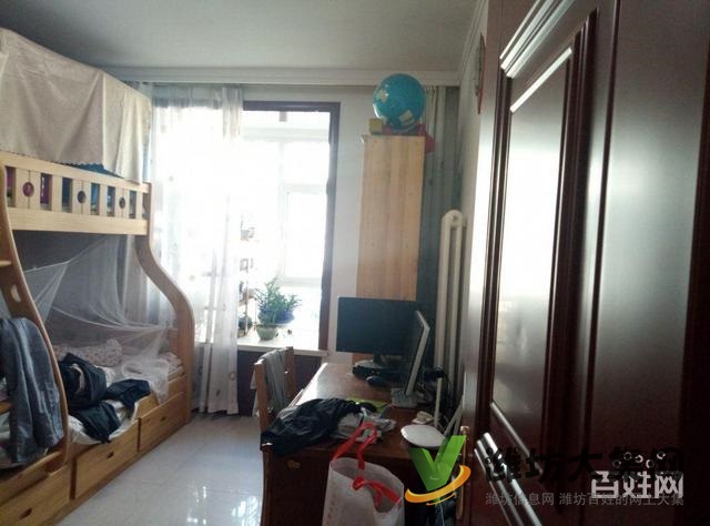 金馬路與健康街一樓帶一百多平米的大院子帶車庫車位