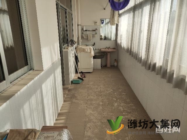 興華學(xué)校***精裝四室兩廳帶車(chē)庫(kù)頂