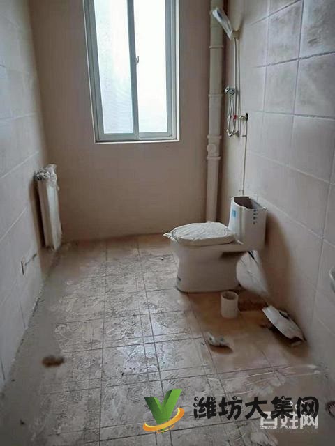 頤城華府多層一樓客廳朝陽(yáng),123平方南北通透,帶車(chē)