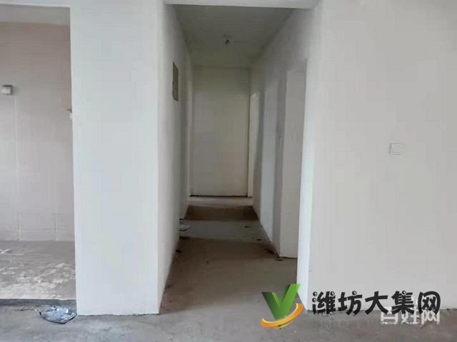 頤城華府多層一樓客廳朝陽(yáng),123平方南北通透,帶車(chē)