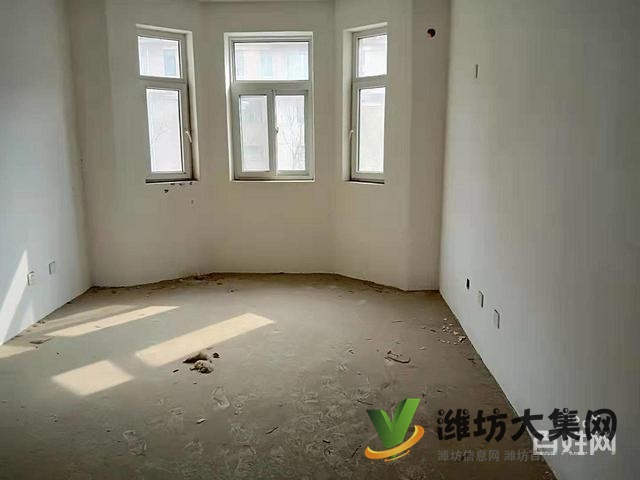 頤城華府多層一樓客廳朝陽(yáng),123平方南北通透,帶車(chē)