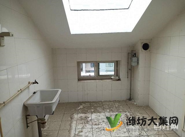 濰棉新樓四樓帶閣樓86平簡(jiǎn)裝兩室66萬(wàn)可議