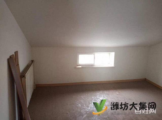 濰棉新樓四樓帶閣樓86平簡(jiǎn)裝兩室66萬(wàn)可議