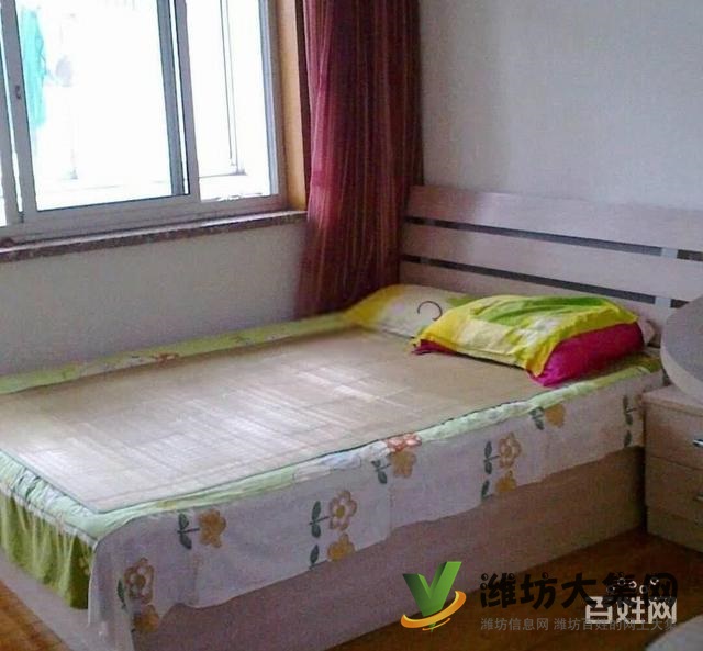 白浪河畔桐蔭小區(qū)單位房多層一樓101平精裝3室