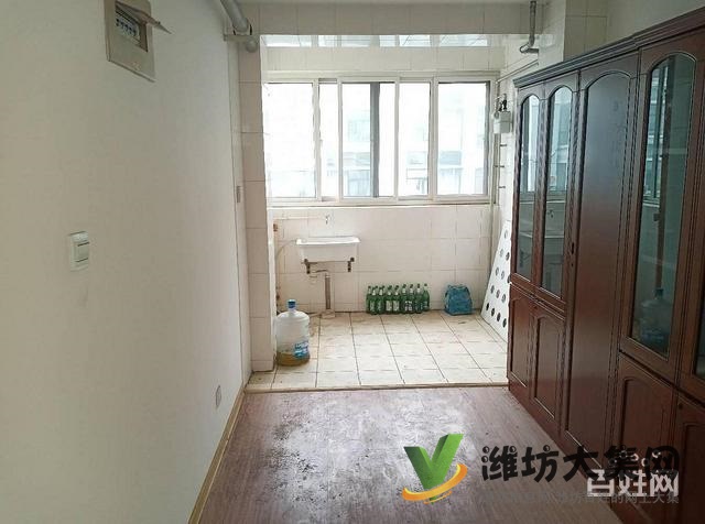 濰棉新樓四樓帶閣樓86平簡(jiǎn)裝兩室66萬(wàn)可議