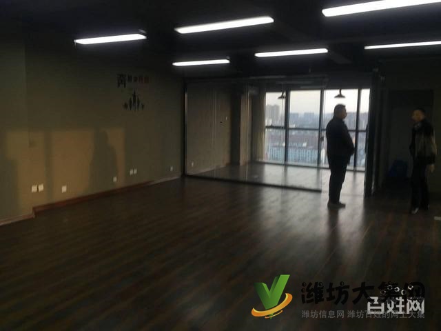 陽光100純寫字樓 兩臺空調(diào)帶獨立辦公室與部分辦公家具