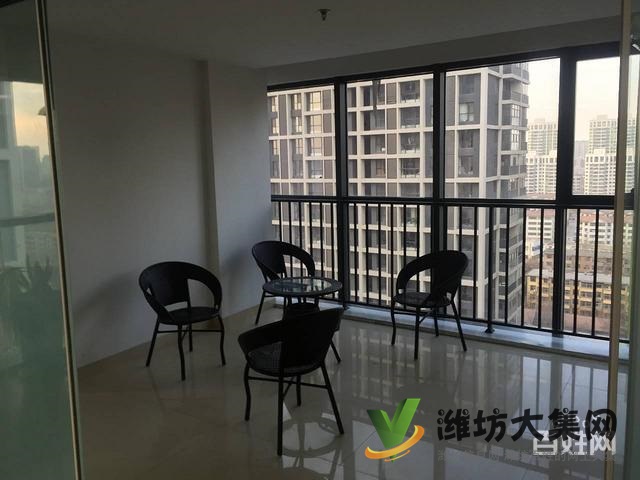 陽光100純寫字樓 兩臺空調(diào)帶獨立辦公室與部分辦公家具