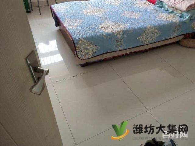 湖景龍灣,房主換了豪宅,現在低,價出售,帶著28平