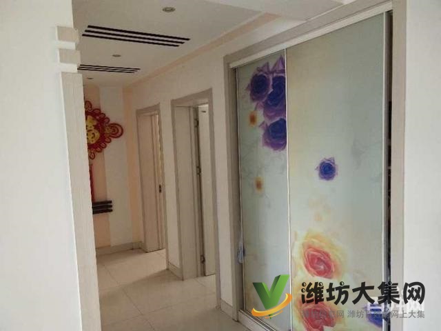 湖景龍灣,房主換了豪宅,現在低,價出售,帶著28平