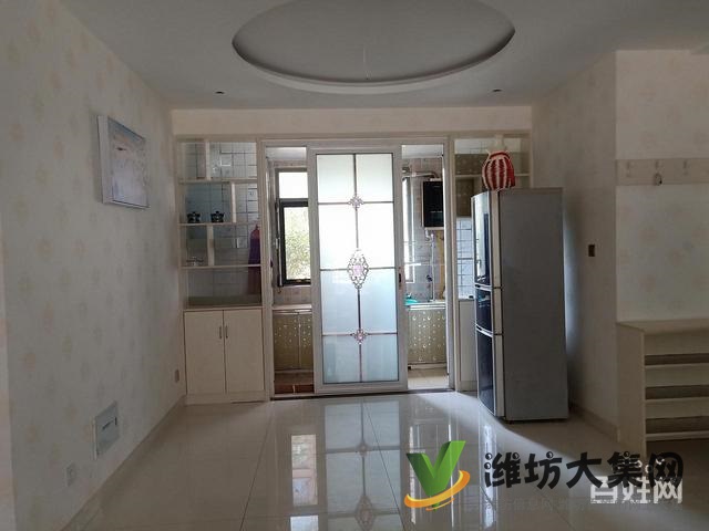 泰華近3室2廳2衛(wèi),豪華裝修,家具家電齊全,拎包入住。