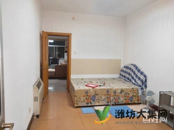 一實(shí)小近佳樂(lè)家 城市經(jīng)典旁 帶車庫(kù)有地下室 家具家