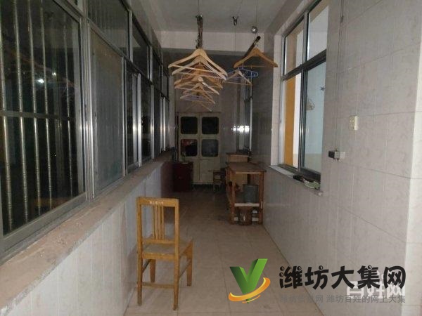 一實(shí)小近佳樂(lè)家 城市經(jīng)典旁 帶車庫(kù)有地下室 家具家