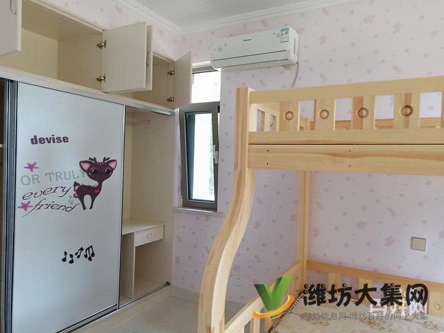 泰華近3室2廳2衛(wèi),豪華裝修,家具家電齊全,拎包入住。