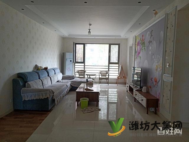 泰華近3室2廳2衛(wèi),豪華裝修,家具家電齊全,拎包入住。