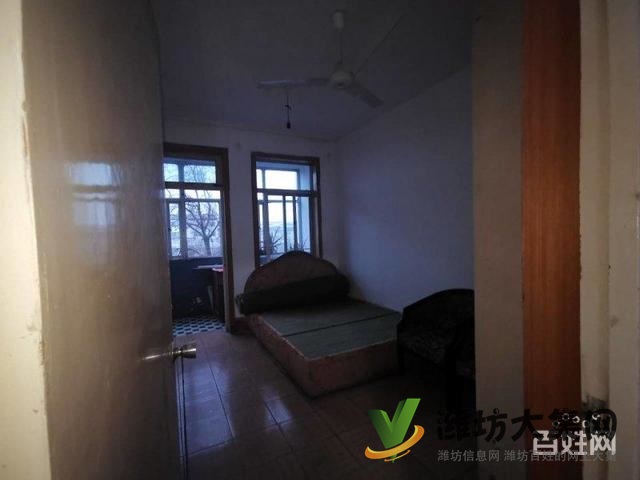 銀杏小區北鄰市府家屬院簡裝100平3室36.6萬