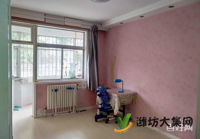 圣榮廣場多層1樓,精裝3室,房東急售,現(xiàn)在僅僅只要