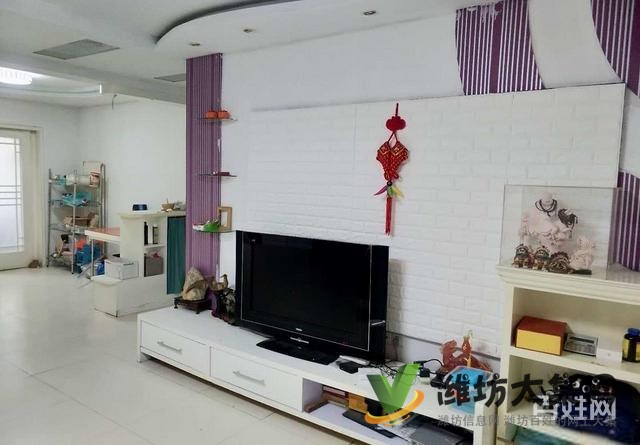 圣榮廣場多層1樓,精裝3室,房東急售,現(xiàn)在僅僅只要