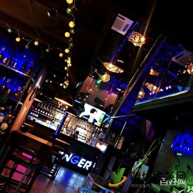 萬(wàn)達(dá)廣場(chǎng)沿街餐廳酒吧一體轉(zhuǎn)讓火急急新惠