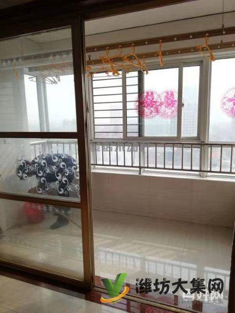 首付5萬(wàn)買(mǎi)市中心電梯房群利小區(qū)大三室精裝短住僅售53.8萬(wàn)