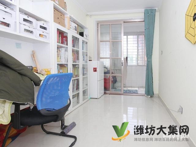 外國語近,一樓帶院,三室朝陽,前后無遮擋