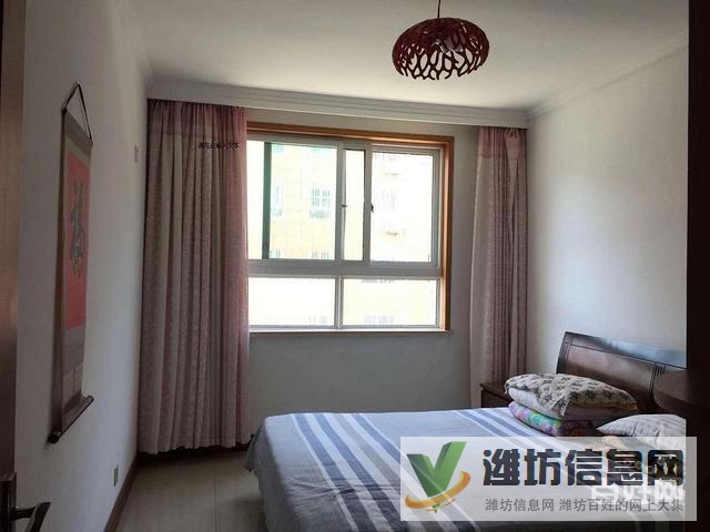 安順小區(qū)精裝三室鄰近東風(fēng)街,空調(diào)兩部,家電齊全,急