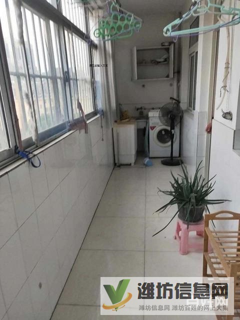 安順小區(qū)精裝三室鄰近東風(fēng)街,空調(diào)兩部,家電齊全,急