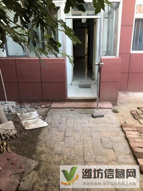 一樓帶大院!大院!有南門,實小近,標準三室,全明通透