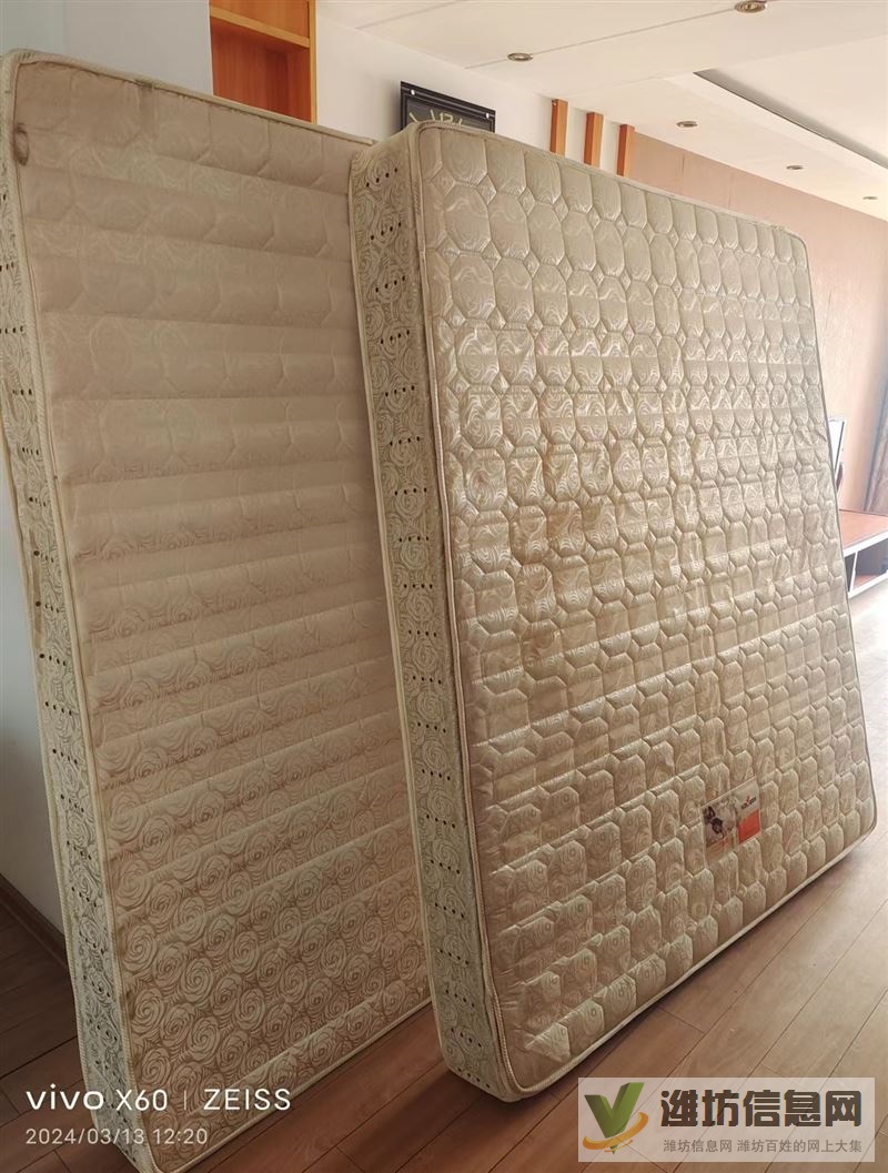 二手床墊（2個）、抽油煙機1個、爐灶1個